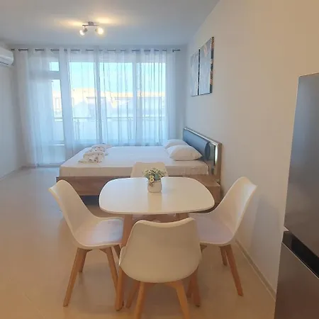 Central Beach Ravda Apartments Apartment