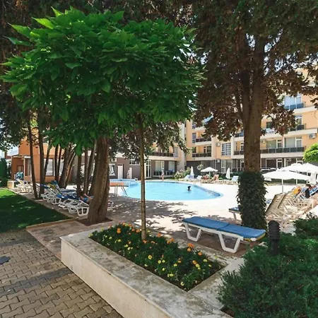 Central Beach Ravda Apartments *